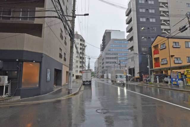 チサンマンション新大阪10番館の外観|前面道路含む現地写真