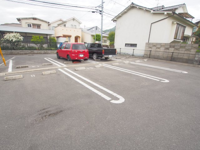 カレント石井城の駐車場