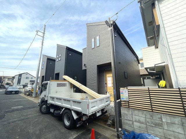 【外観】 | 練馬区南田中4丁目　新築一戸建住宅　全3棟　（成増店） | 全棟南道路面につき陽当良好。