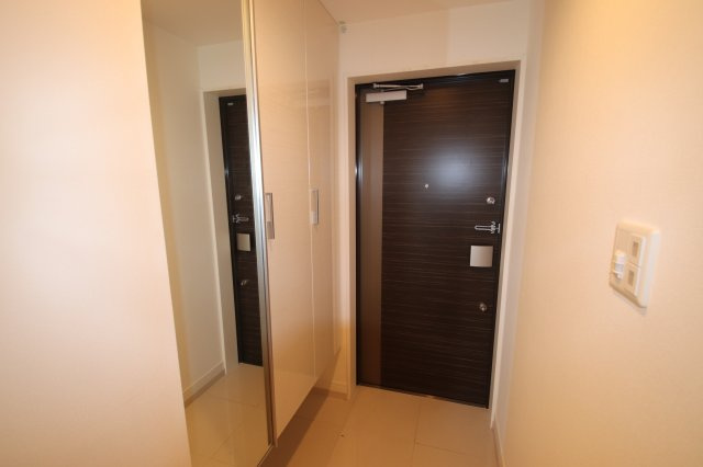 ポーラスター野中町【キャッシュバック対象物件】の玄関|きれいな玄関です