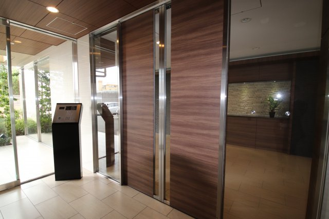 ポーラスター野中町【キャッシュバック対象物件】のエントランス|清潔なエントランスです