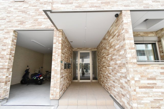 ラ・フォルム西宮北口のエントランス