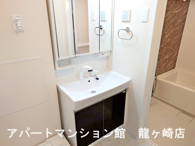メゾン　ベルフルールの独立洗面台
