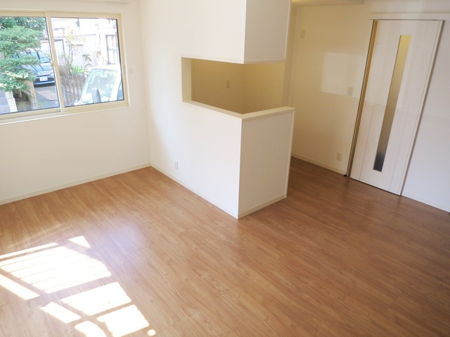 オリーブコートの居間・リビング|12.5帖のリビングです。