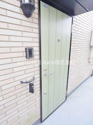 シエスタヴィラ久米川　桜ａｖｅｎｕｅの玄関