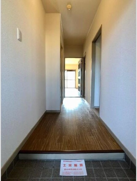 ハイツ・エスポアールの玄関|明るい玄関です