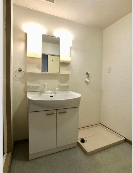 ハイツ・エスポアールの洗面所|スペースが確保できる洗面所です