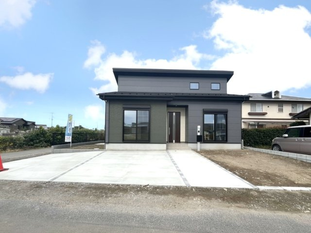 【新築戸建】伊勢崎市宮子町の外観|■外観｜閑静な住宅街で始める新しい暮らし♪開放的な毎日をあなたへ(^^♪