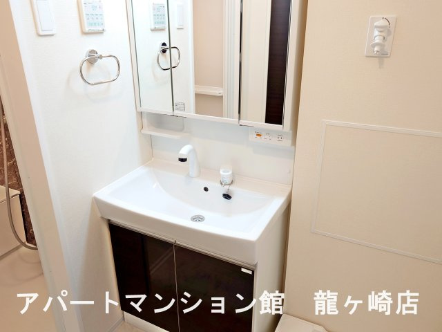 メゾン　ベルフルールの独立洗面台