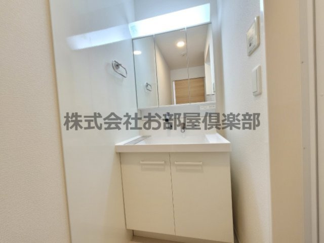 パークハイム上津の独立洗面台|独立洗面台、小物を置くことができて便利です