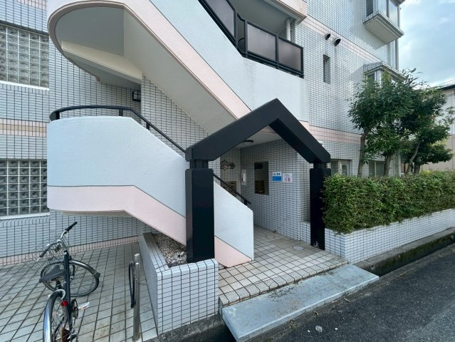 ベルトピア東灘のエントランス|毎日通るエントランスはこのようになっています