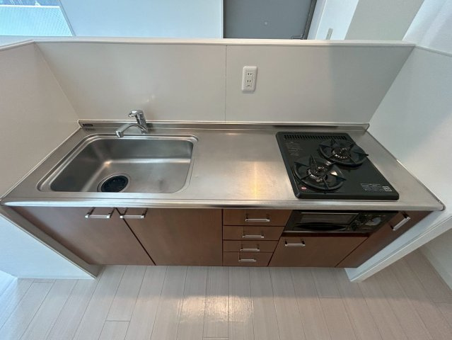 ベルトピア東灘のキッチン|コンパクトなキッチンで掃除もラクラク