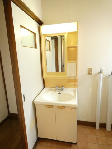 高橋マンションの独立洗面台