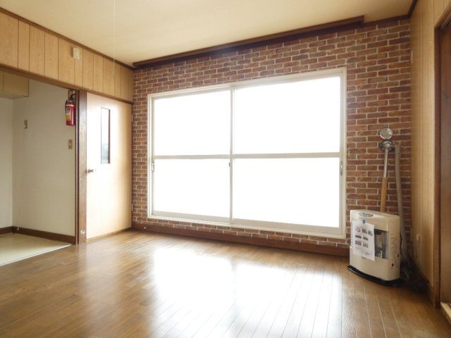 高橋マンションの居間・リビング