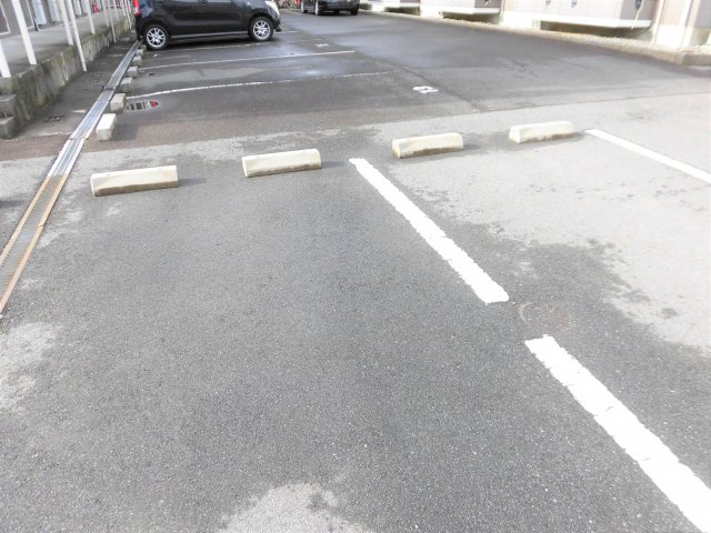 クレールⅡの駐車場