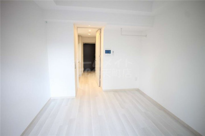 【居間・リビング】 | レジュールアッシュアーバンフロー | こちらのリビングで趣味の時間をお楽しみください