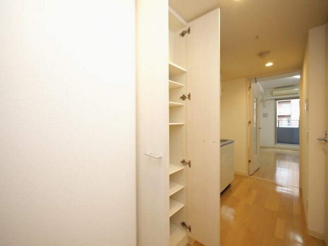 プラウドフラット新大阪の収納|シューズボックス