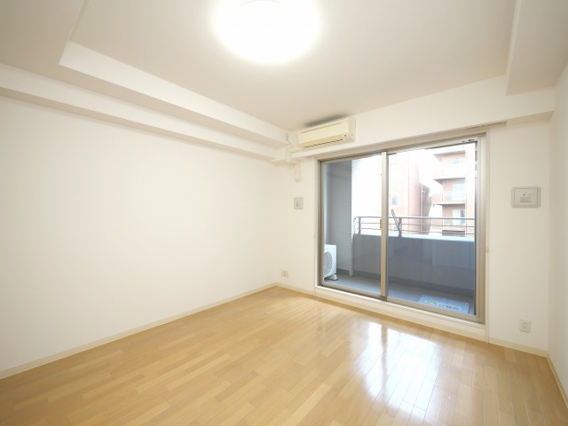 プラウドフラット新大阪の居間・リビング