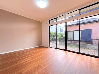 【居間・リビング】 | 川口市南鳩ヶ谷2丁目リノベ戸建 | おしゃれなリビングです