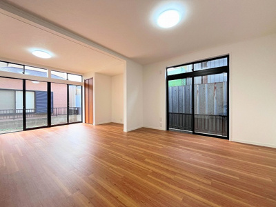 【居間・リビング】 | 川口市南鳩ヶ谷2丁目リノベ戸建 | LDK15帖です。