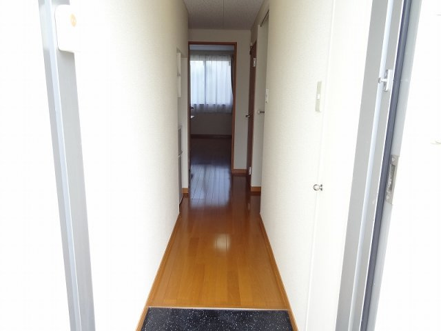 レオパレスグリーンアベニューの玄関