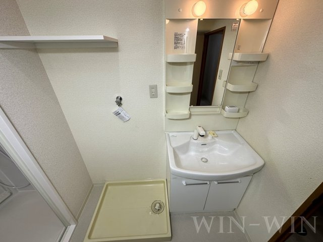 東マンションの独立洗面台|イメージ（同建物内別部屋の写真です）