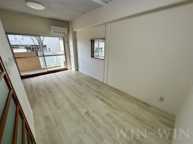 東マンションの居間・リビング|イメージ（同建物内別部屋の写真です）