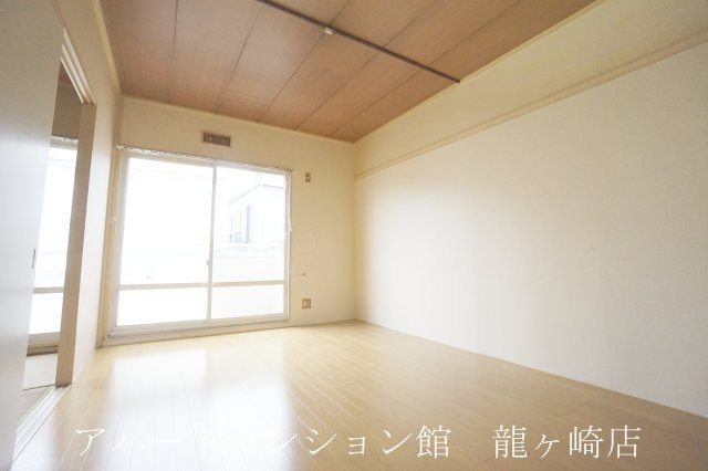 サンハイツ布川台の居間・リビング