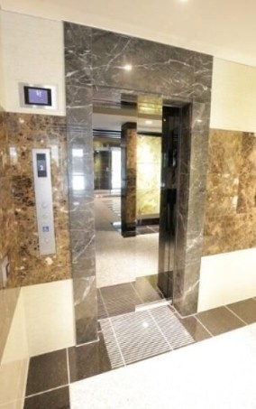 コンシェリア東京ＢＡＹＳＩＤＥ　ＣＯＵＲＴのエントランス