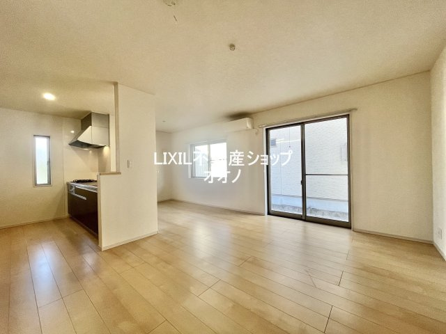 【居間・リビング】 | 加須市久下3丁目　中古戸建