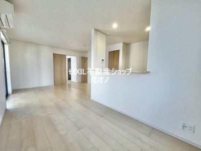 【居間・リビング】 | 加須市久下3丁目　中古戸建