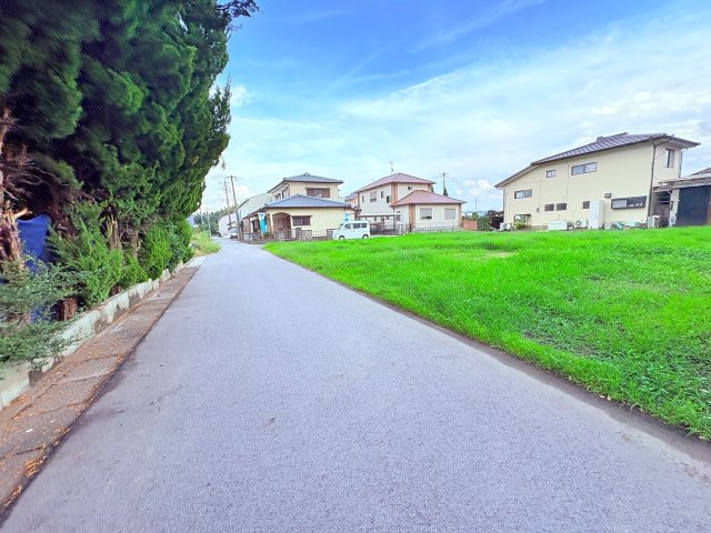 売地)八女市蒲原1945番11の前面道路含む現地写真