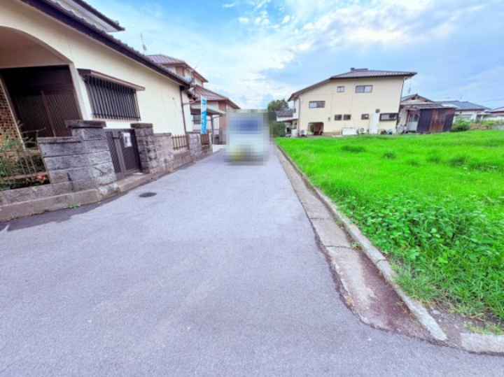 売地)八女市蒲原1945番11の前面道路含む現地写真