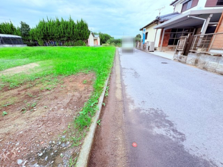 売地)八女市蒲原1945番11の前面道路含む現地写真