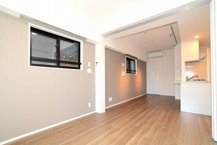 新品家具付きマンション亀沢7(KaGood東京)の居間・リビング