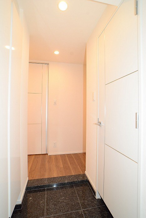 新品家具付きマンション亀沢7(KaGood東京)の玄関