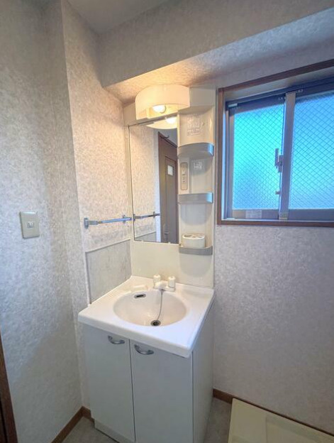 朝日ビル西船橋の独立洗面台