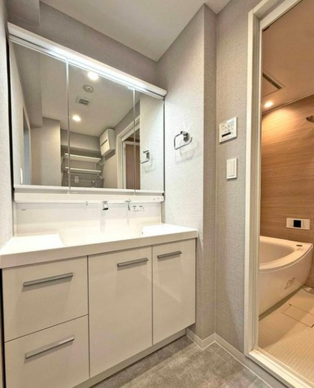 【中古マンション】鶴ヶ島駅通りダイカンプラザの独立洗面台|新品の朝の身支度に欠かせない洗面台！