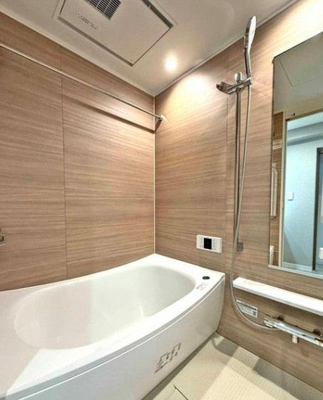 【中古マンション】鶴ヶ島駅通りダイカンプラザの浴室|TOTO製の浴室乾燥機・追い炊き機能付きのお風呂です！