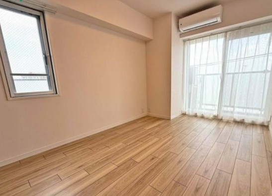 【中古マンション】鶴ヶ島駅通りダイカンプラザの洋室|6.3帖洋室です！バルコニーに面しております☆