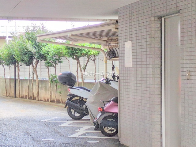 【中古マンション】鶴ヶ島駅通りダイカンプラザの設備|バイク置き場もあります