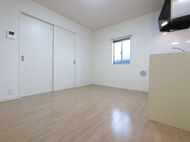 ナリトモ宮崎Bの居間・リビング