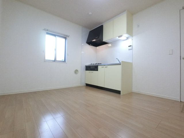 ナリトモ宮崎Bの居間・リビング