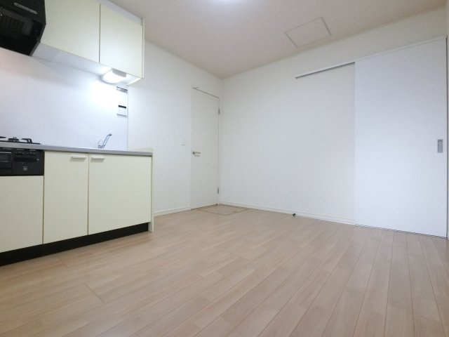 ナリトモ宮崎Bの居間・リビング