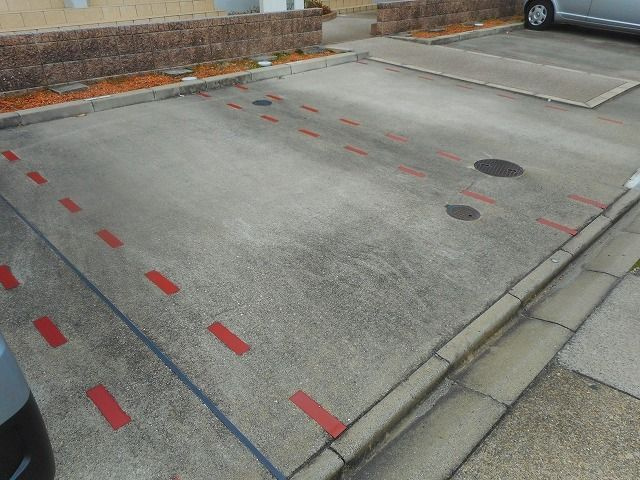 グリシナ　Ⅱの駐車場|カースペースがあります