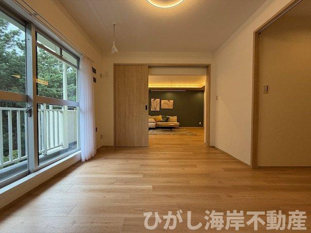 サンビーチ平塚2号棟の内装|新規リフォーム完了！　6.5帖　洋室