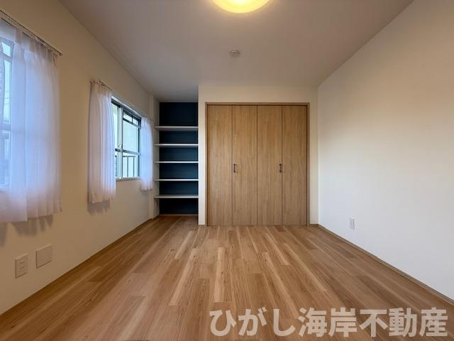 サンビーチ平塚2号棟の寝室|新規リフォーム完了！　6.9帖　洋室
