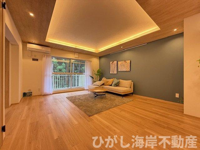 サンビーチ平塚2号棟の居間・リビング|新規リフォーム完了！　18.1帖　LDK