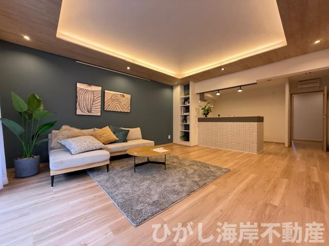 サンビーチ平塚2号棟の居間・リビング|新規リフォーム完了！　18.1帖　LDK