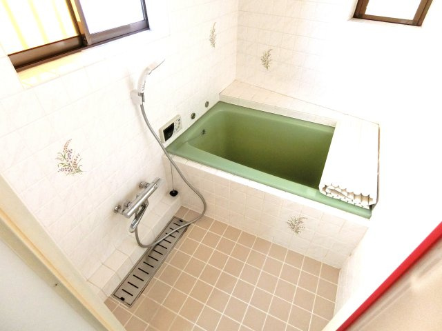 春日町4丁目戸建の浴室